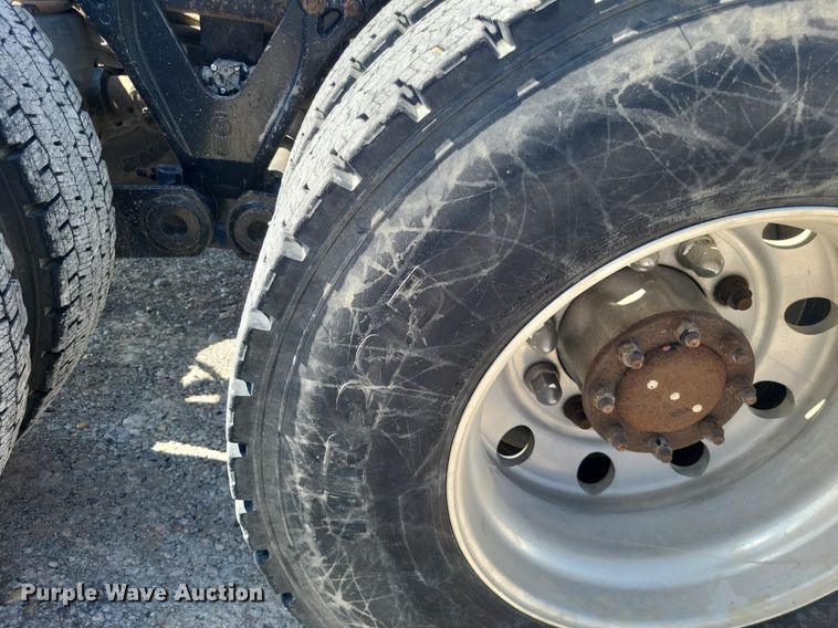 image for item DO4691 2007 Kenworth T800  semi truck