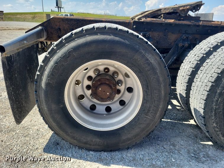 image for item DO4691 2007 Kenworth T800  semi truck