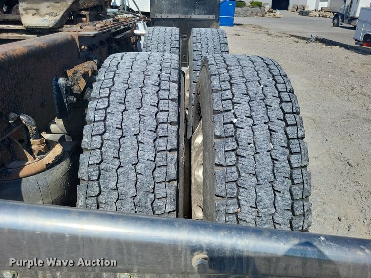 image for item DO4691 2007 Kenworth T800  semi truck