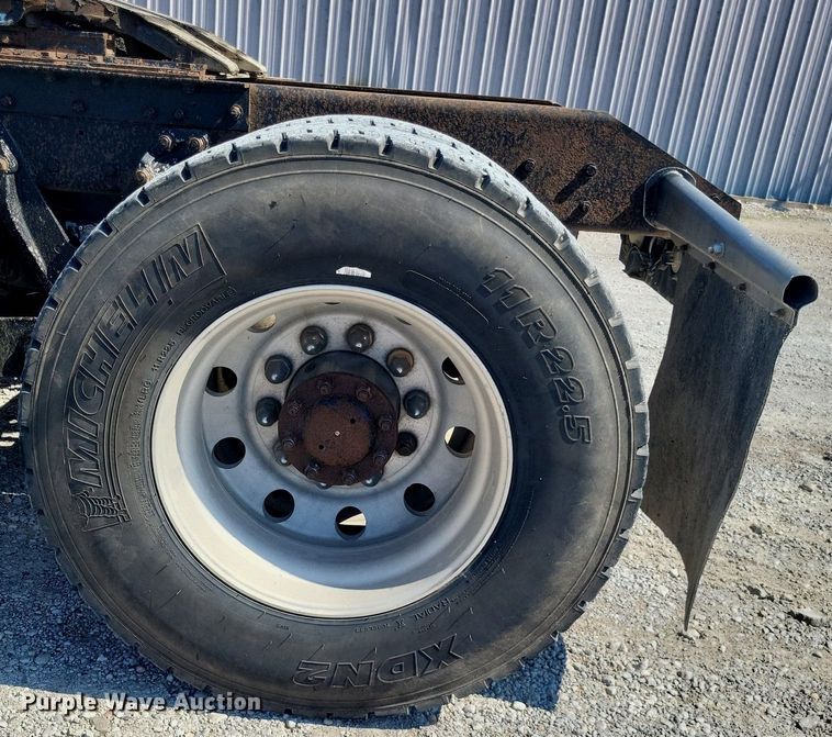 image for item DO4691 2007 Kenworth T800  semi truck