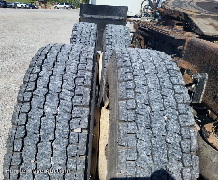 image for item DO4691 2007 Kenworth T800  semi truck