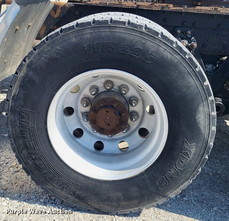 image for item DO4691 2007 Kenworth T800  semi truck