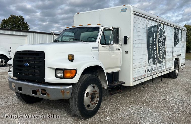 image for item DP2106 1995 Ford F800  delivery truck