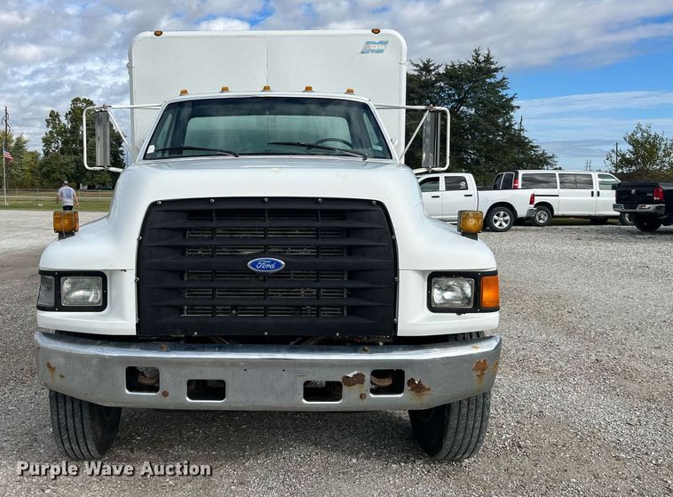 image for item DP2106 1995 Ford F800  delivery truck