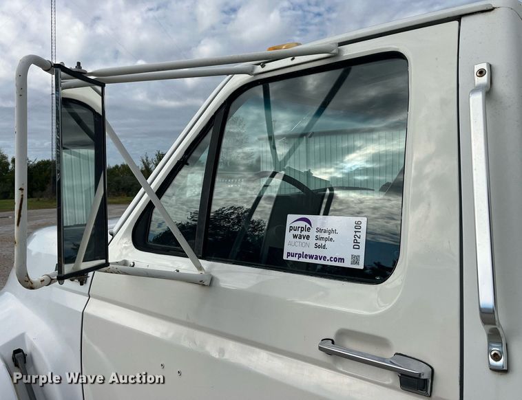 image for item DP2106 1995 Ford F800  delivery truck