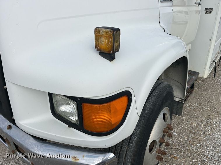 image for item DP2106 1995 Ford F800  delivery truck