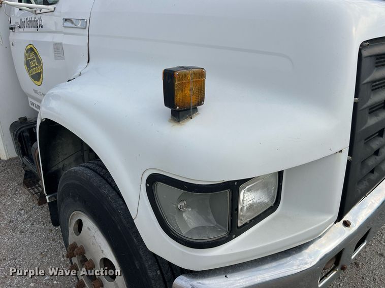 image for item DP2106 1995 Ford F800  delivery truck