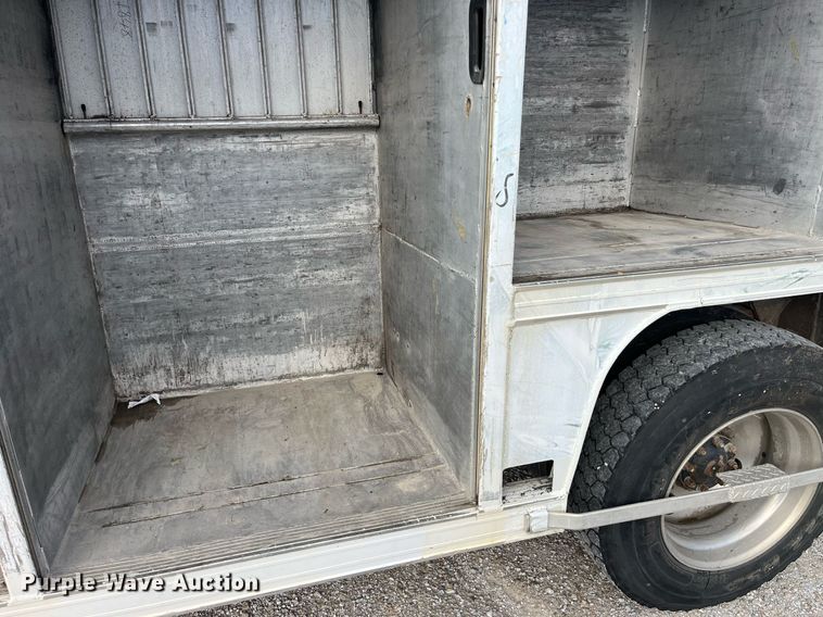 image for item DP2106 1995 Ford F800  delivery truck