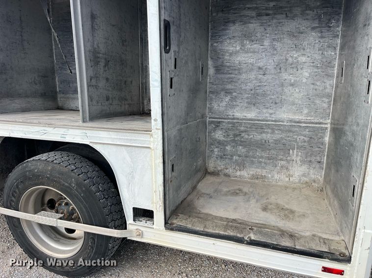 image for item DP2106 1995 Ford F800  delivery truck