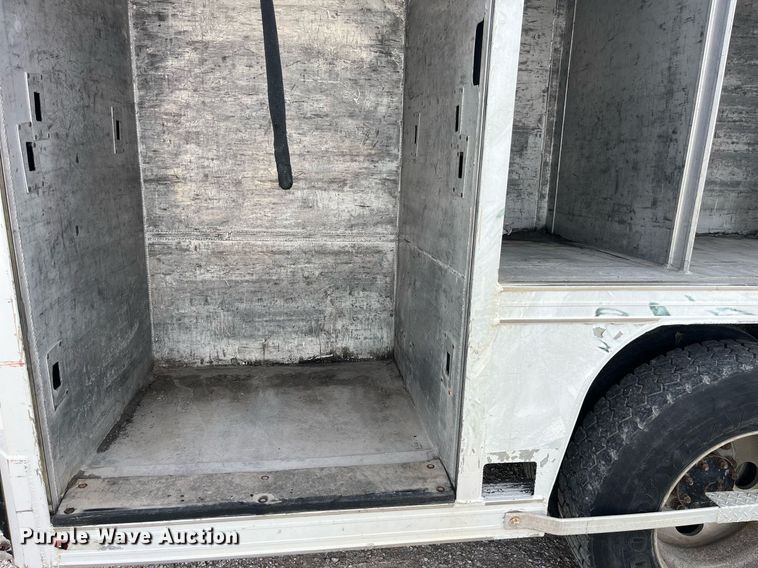 image for item DP2106 1995 Ford F800  delivery truck