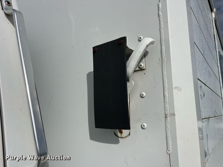 image for item DP2106 1995 Ford F800  delivery truck