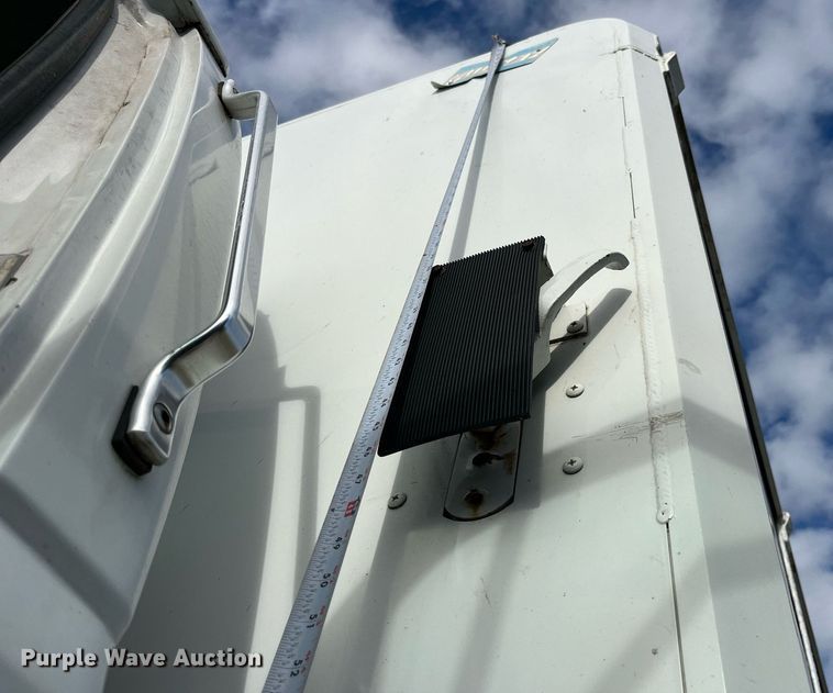 image for item DP2106 1995 Ford F800  delivery truck