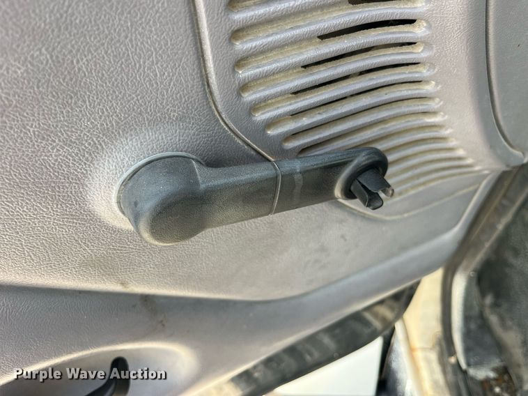 image for item DP2106 1995 Ford F800  delivery truck