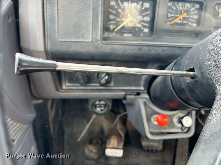 image for item DP2106 1995 Ford F800  delivery truck