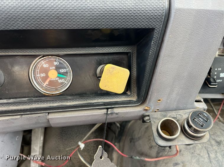 image for item DP2106 1995 Ford F800  delivery truck