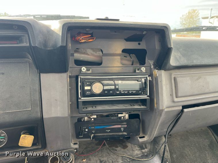 image for item DP2106 1995 Ford F800  delivery truck