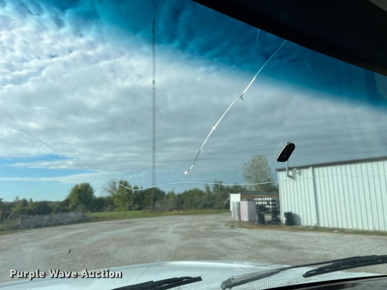 image for item DP2106 1995 Ford F800  delivery truck