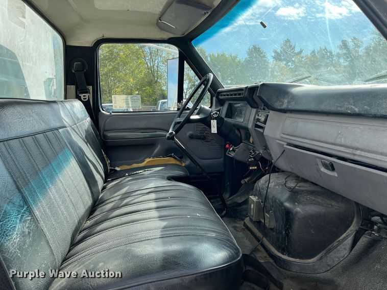 image for item DP2106 1995 Ford F800  delivery truck