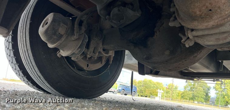 image for item DP2106 1995 Ford F800  delivery truck