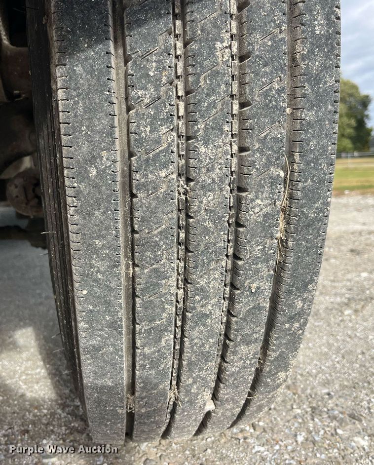 image for item DP2106 1995 Ford F800  delivery truck