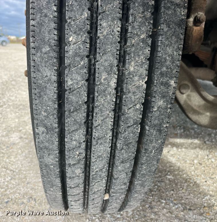 image for item DP2106 1995 Ford F800  delivery truck