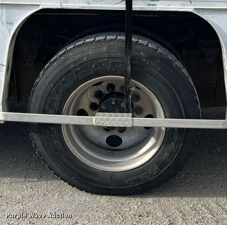 image for item DP2106 1995 Ford F800  delivery truck