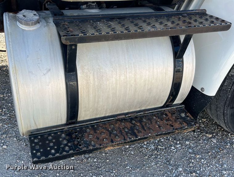 image for item DP2107 2012 International 8600 SBA 4X2  semi truck