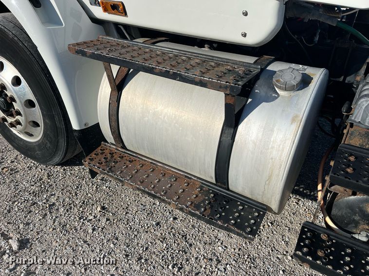 image for item DP2107 2012 International 8600 SBA 4X2  semi truck