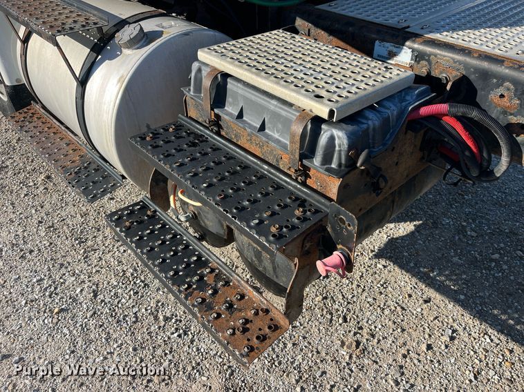 image for item DP2107 2012 International 8600 SBA 4X2  semi truck