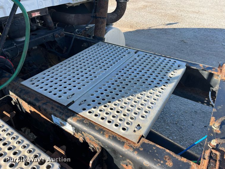 image for item DP2107 2012 International 8600 SBA 4X2  semi truck