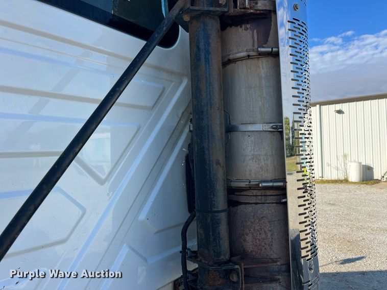 image for item DP2107 2012 International 8600 SBA 4X2  semi truck