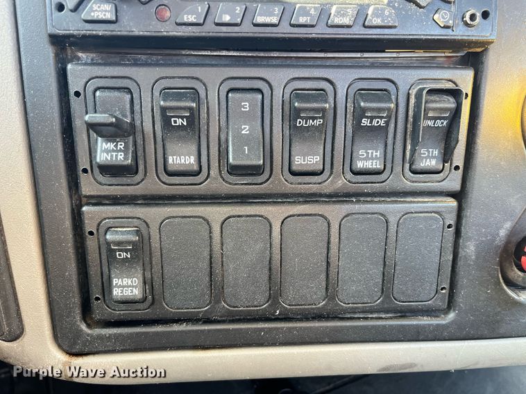 image for item DP2107 2012 International 8600 SBA 4X2  semi truck