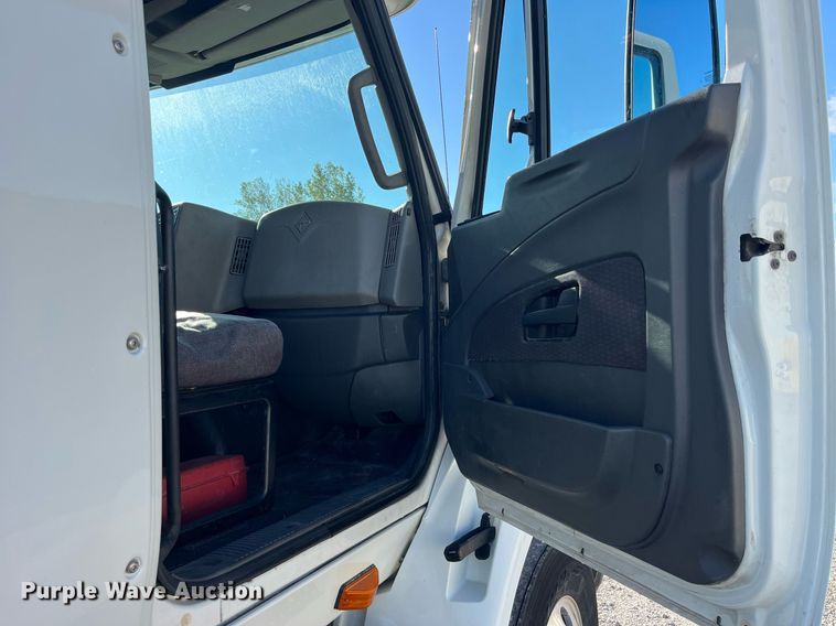 image for item DP2107 2012 International 8600 SBA 4X2  semi truck