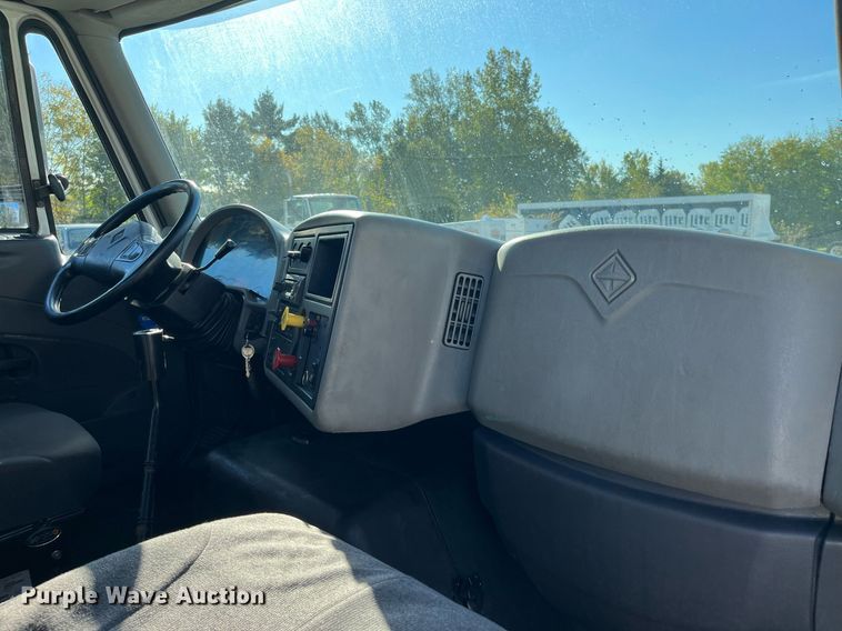 image for item DP2107 2012 International 8600 SBA 4X2  semi truck