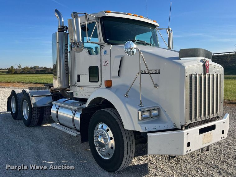image for item DP2112 2006 Kenworth T800  semi truck
