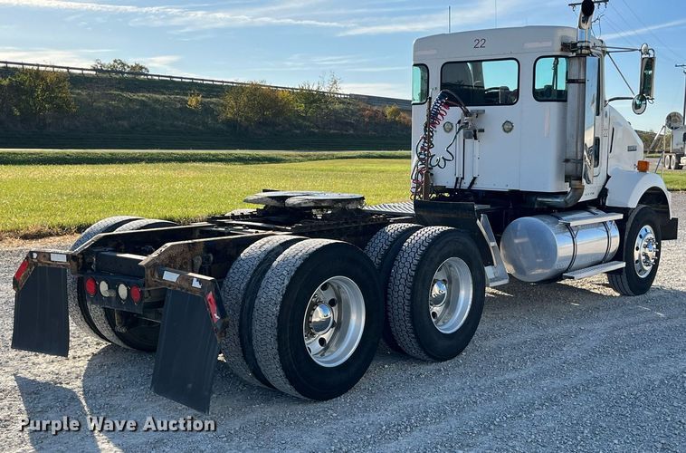 image for item DP2112 2006 Kenworth T800  semi truck