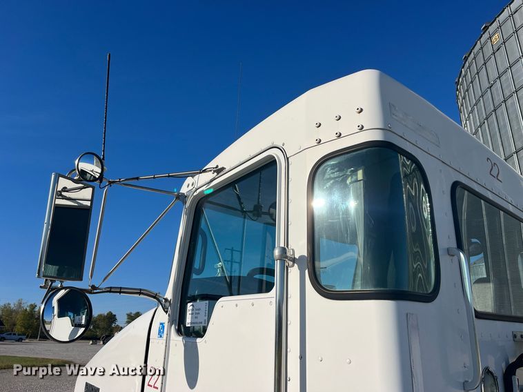 image for item DP2112 2006 Kenworth T800  semi truck