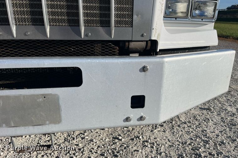 image for item DP2112 2006 Kenworth T800  semi truck