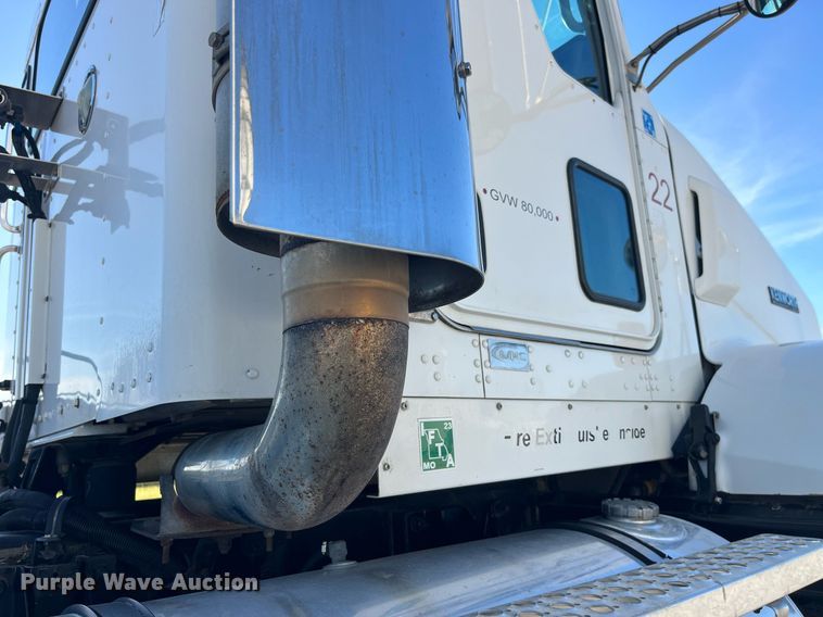 image for item DP2112 2006 Kenworth T800  semi truck