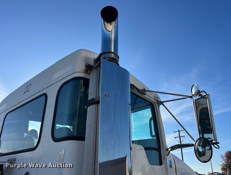 image for item DP2112 2006 Kenworth T800  semi truck