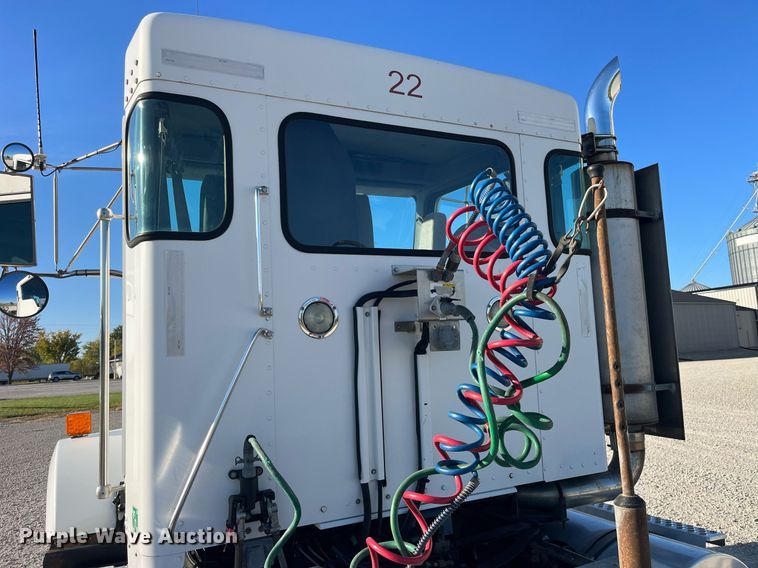 image for item DP2112 2006 Kenworth T800  semi truck