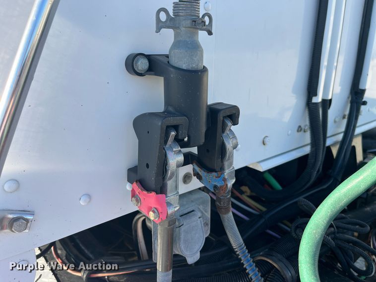 image for item DP2112 2006 Kenworth T800  semi truck