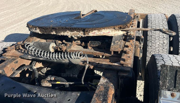 image for item DP2112 2006 Kenworth T800  semi truck