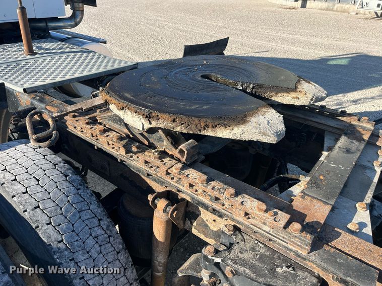 image for item DP2112 2006 Kenworth T800  semi truck