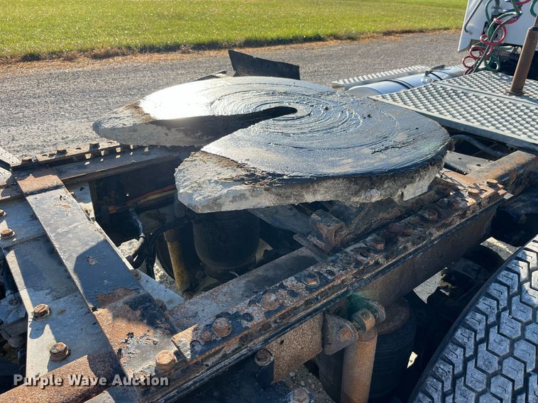 image for item DP2112 2006 Kenworth T800  semi truck