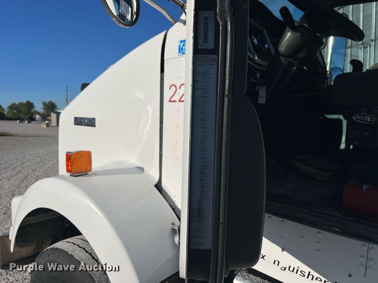 image for item DP2112 2006 Kenworth T800  semi truck