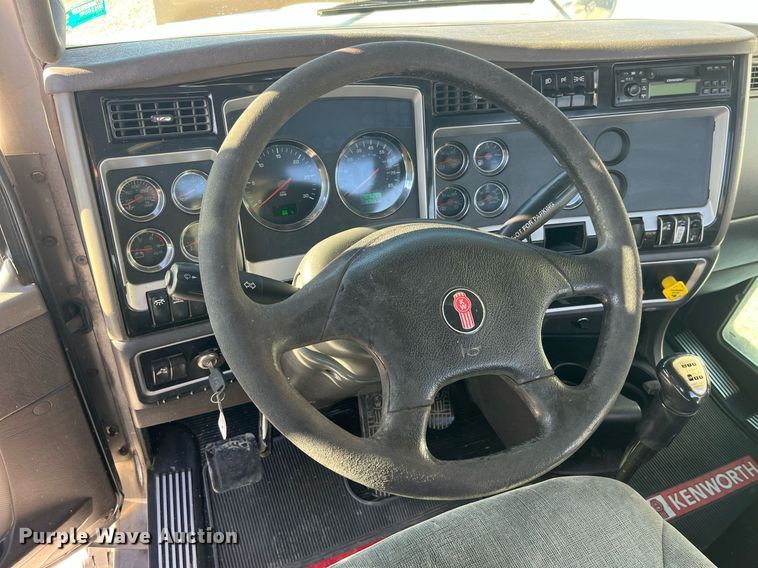 image for item DP2112 2006 Kenworth T800  semi truck