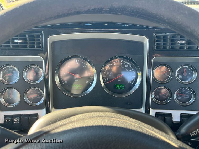 image for item DP2112 2006 Kenworth T800  semi truck