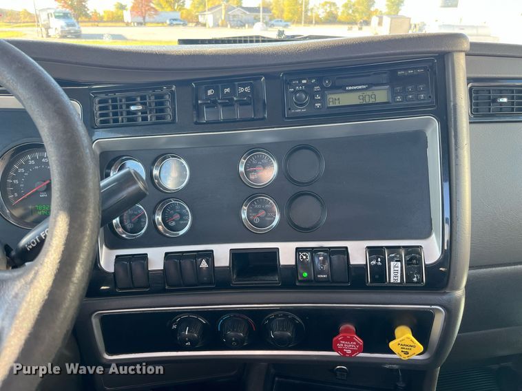 image for item DP2112 2006 Kenworth T800  semi truck