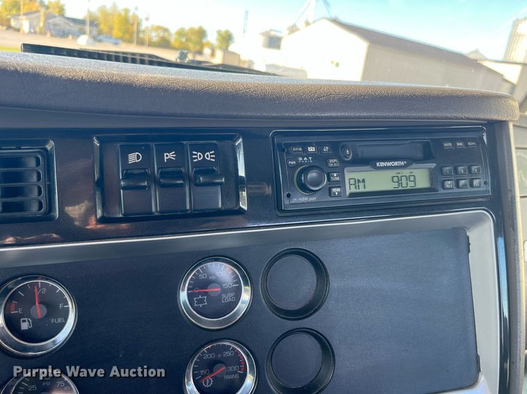 image for item DP2112 2006 Kenworth T800  semi truck